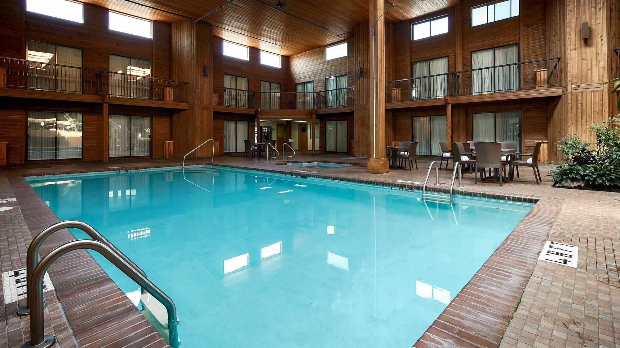 Surestay Hotel By Best Western Chilliwack Exterior photo