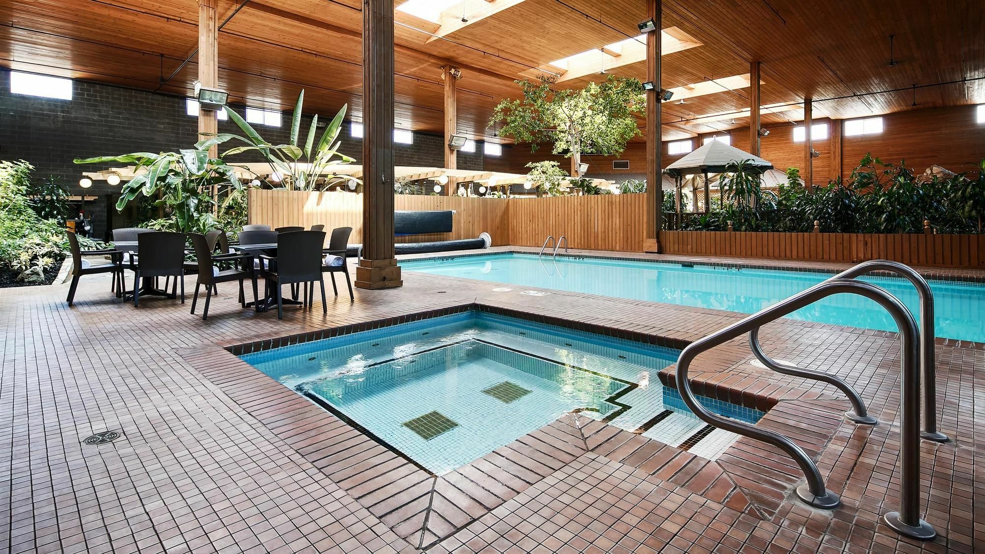 Surestay Hotel By Best Western Chilliwack Exterior photo