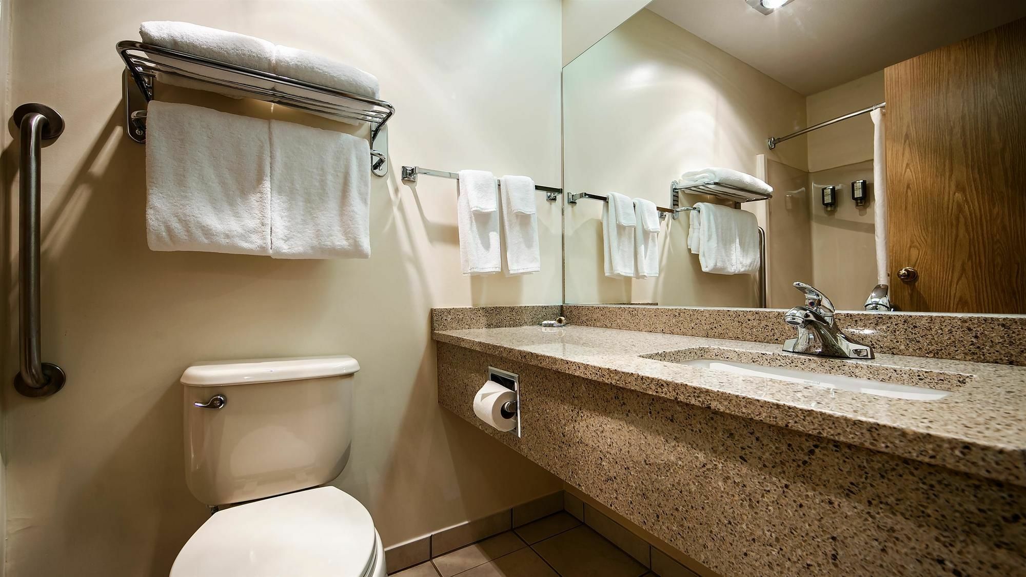 Surestay Hotel By Best Western Chilliwack Exterior photo