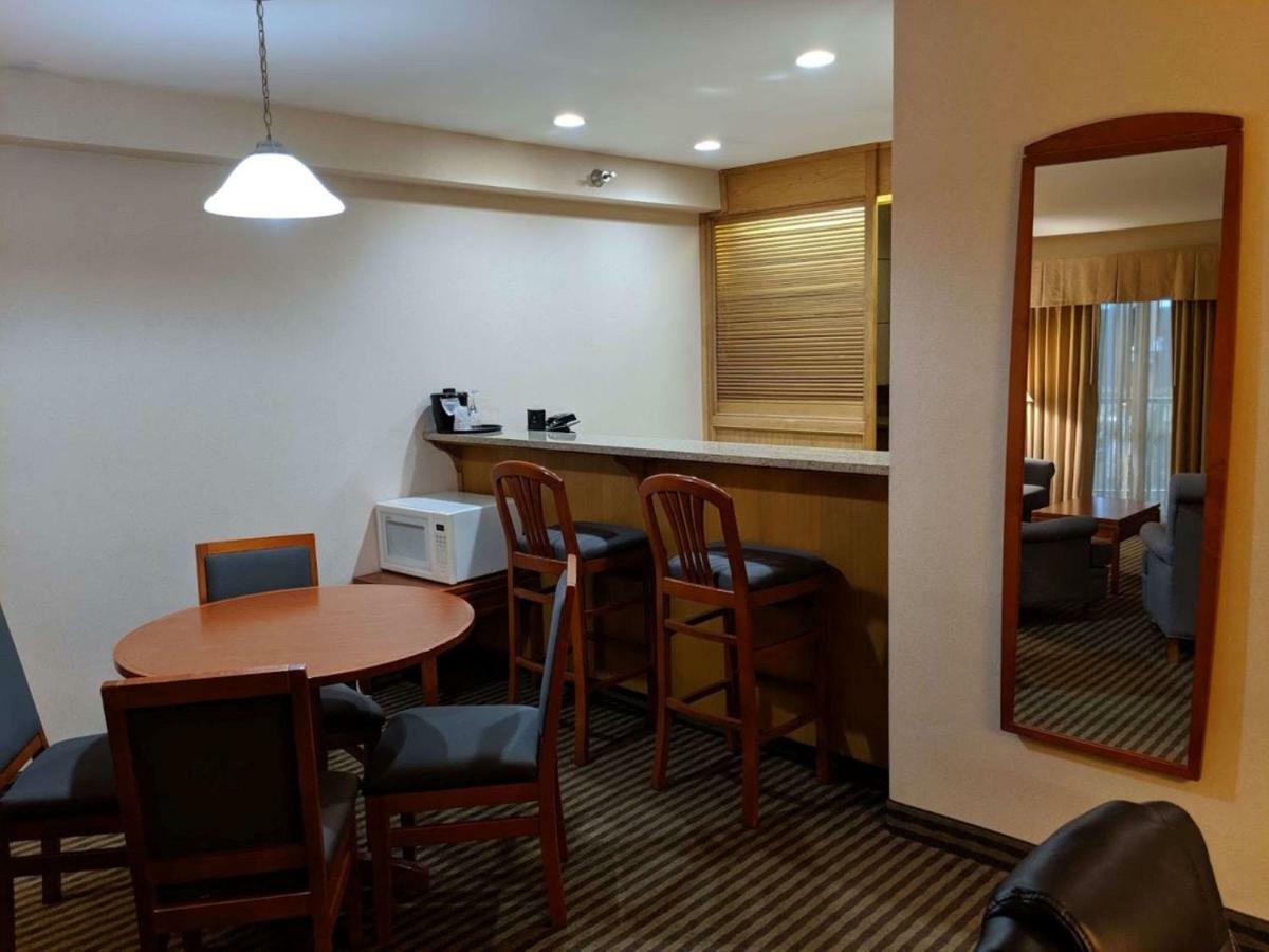Surestay Hotel By Best Western Chilliwack Exterior photo